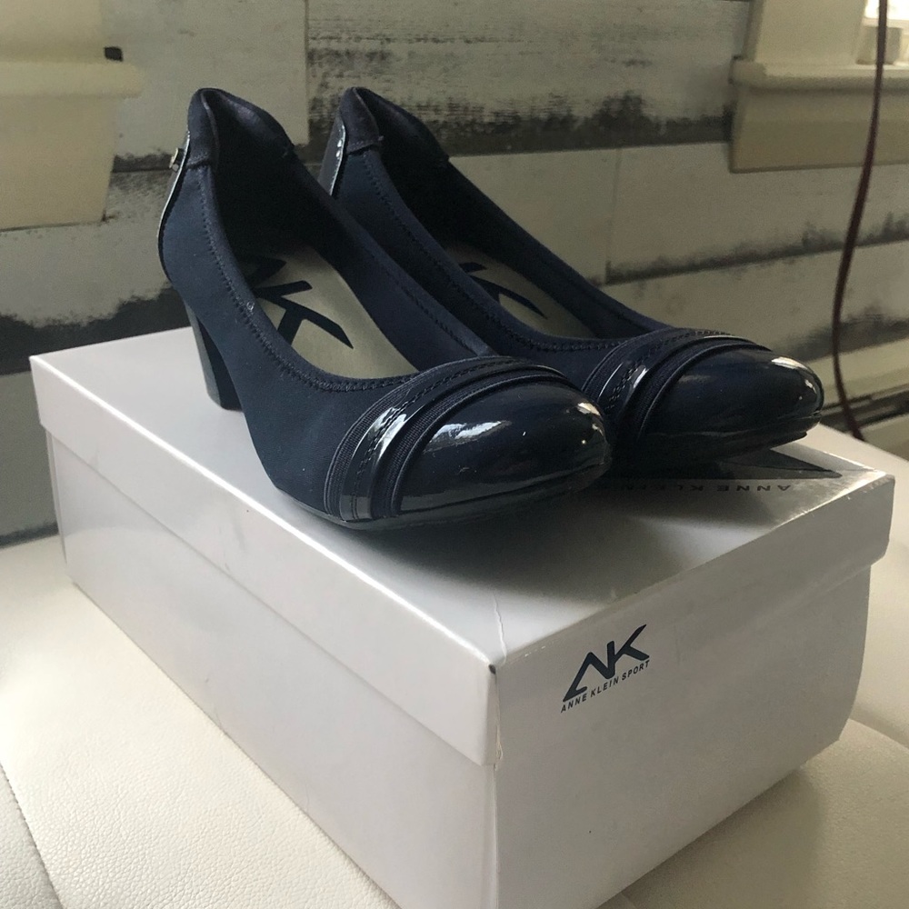 Womens 6.5 medium Navy blue Anne Klein shoes